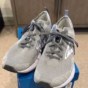 Brooks Light Gray with violet Levitate 4’s Athletic Sneakers